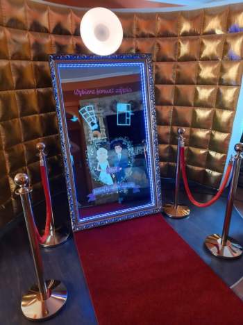 MEGA FOTOLUSTRO / Fotobudka Selfie Mirror 70’’4K Magiczne Zwierciadło, Fotobudka na wesele Chojnów
