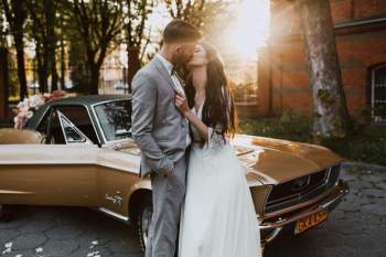 Złoty Ford Mustang 1968 r., Samochód, auto do ślubu, limuzyna Hel