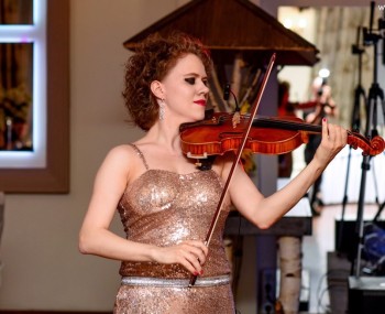 Julia Pastewska Violin - Skrzypce i wokal na ślub i wesele, Oprawa muzyczna ślubu Chociwel