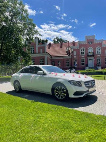 Biały Mercedes E klasa | Auto do ślubu Gdańsk, pomorskie