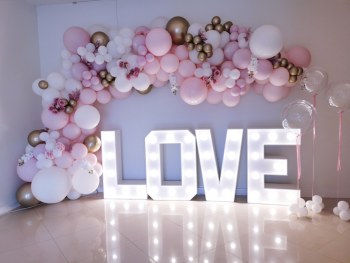 dekoracje balonowe,  kwiatowe, dekoracje stołów i słodkich stołów, Dekoracje ślubne Karpacz