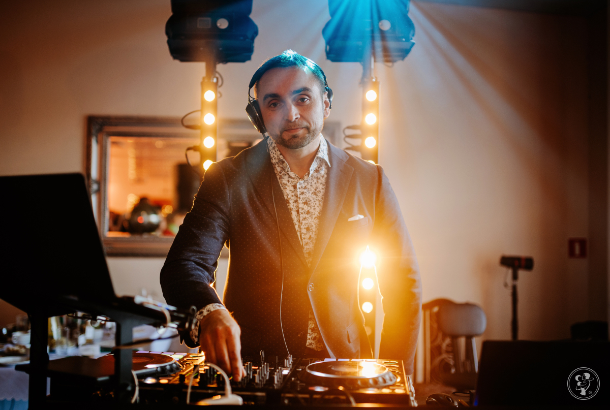 DJ TRICK  - Event & Wedding DJ | Rustykalne stanowisko DJ | Ciężki dym, Sobótka - zdjęcie 1