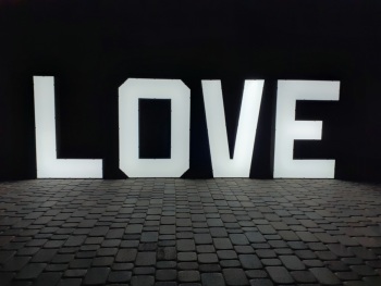 Wynajem podświetlany napis LOVE | Napis Love Olesno, opolskie