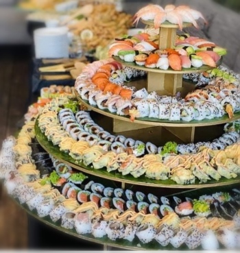 Torty Sushi, live cooking (bar sushi na twoim weselu), stoły sushi, Catering weselny Nasielsk