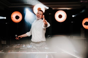 DJ Bartosz Adamczyk - profesjonalne usługi weselne, DJ na wesele Prochowice