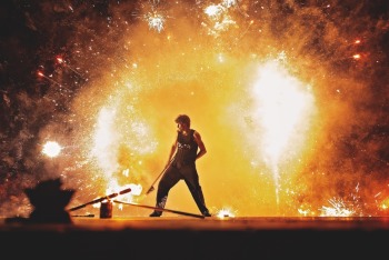 Sota Fireshow – pokazy najszybszego tańca z ogniem na świecie!, Teatr ognia Jastarnia