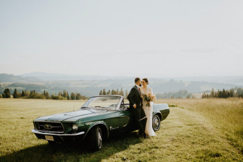 Wyjątkowy klasyk do ślubu , Zielony Mustang 67 cabrio, Samochód, auto do ślubu, limuzyna Skawina