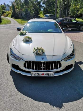 Auto do ślubu i transport gości weselnych, białe Maserati Ghibli | Auto do ślubu Rzeszów, podkarpackie