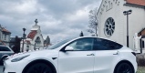 Perłowa tańcząca Tesla Y | Auto do ślubu Poznań, wielkopolskie - zdjęcie 5