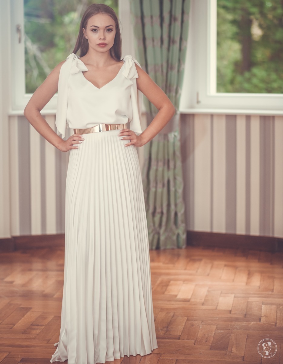Laurelle . Suknia z satyny matowej, dół plisowany . - zdjęcie 1