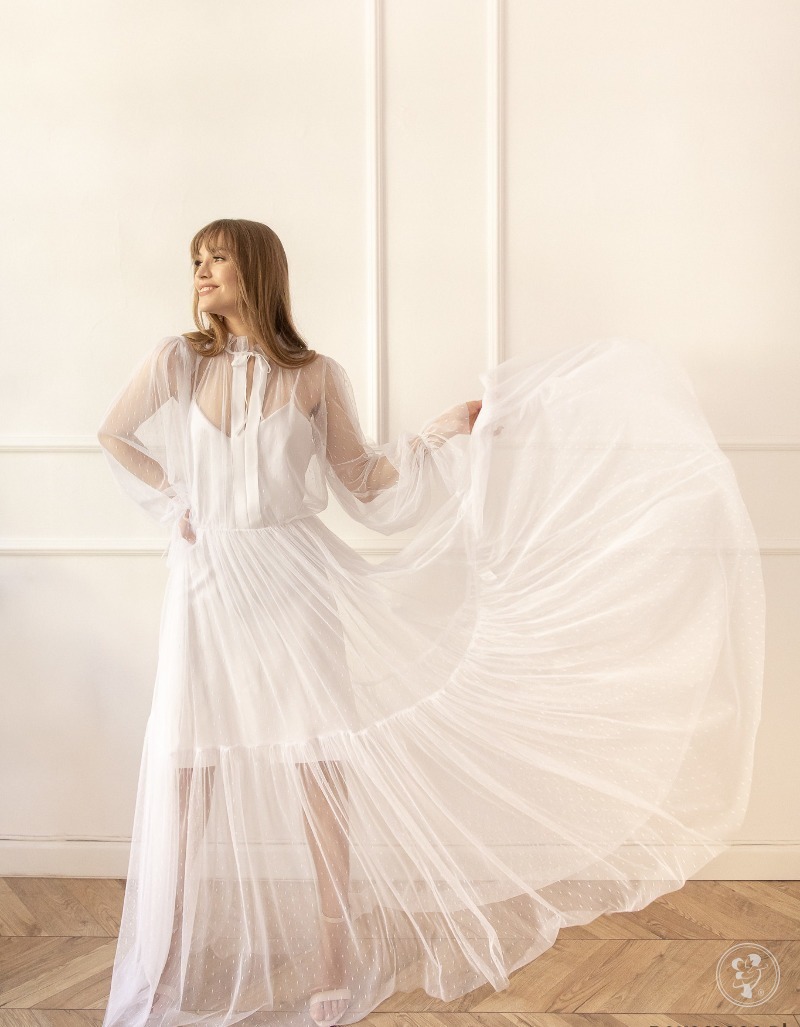 N024 robe blanche - zdjęcie 1