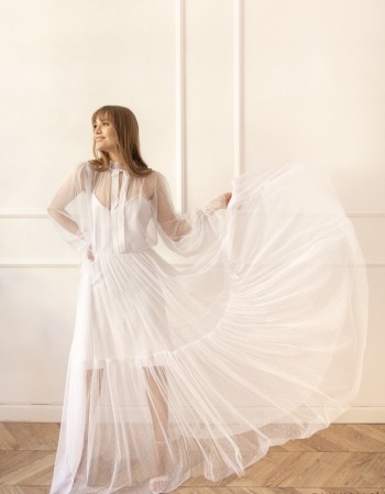 N024 robe blanche - zdjęcie 1
