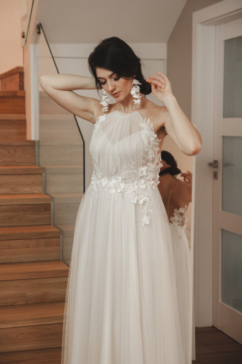Tiulowa suknia ślubna z dekoltem halter // Luiza - zdjęcie 1