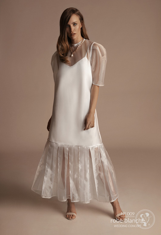 N009 robe blanche - zdjęcie 1