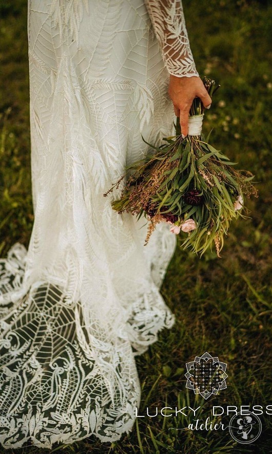 Suknia ślubna z koronką w kształcie pajęczyny // CHARLOTTE - zdjęcie 1