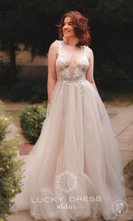 Seksowna suknia ślubna z aplikacjami // PAULINA - zdjęcie 1