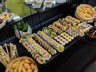 Pokazy sushi na weselu LIVE SHOW - KOKU SUSHI | Catering ,  Lubliniec