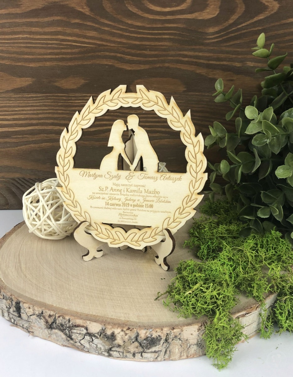 Drewniane zaproszenia ślubne- wieniec para grawer - zdjęcie 1