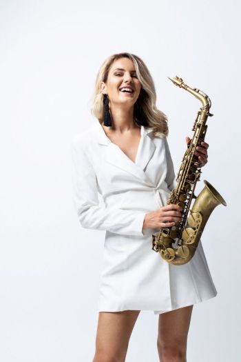  saksofonistka Christina Sax, Artysta Wieliczka