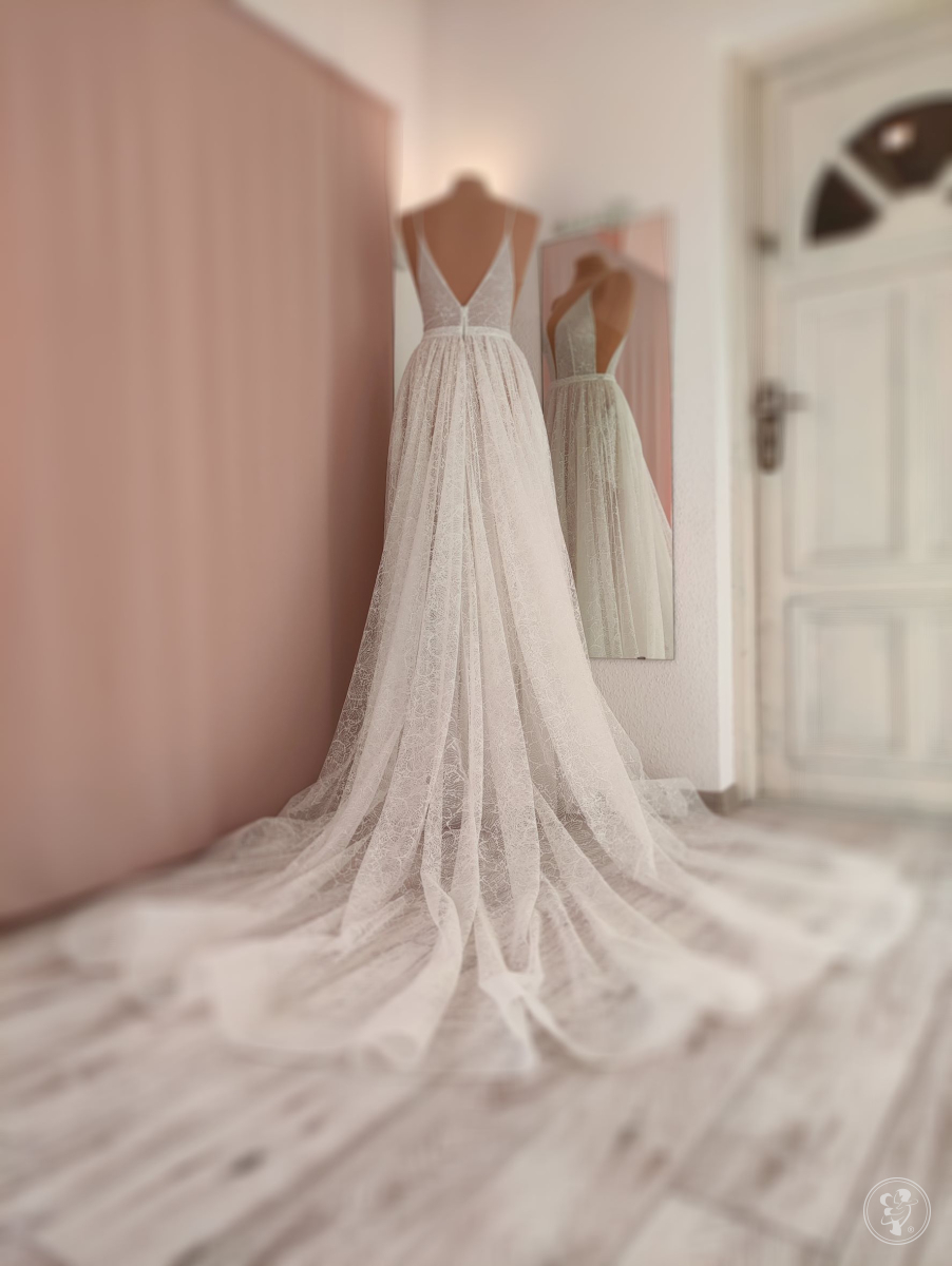 Suknia ślubna Louise - suknia z przepiękną brokatową tkaniną - zdjęcie 1