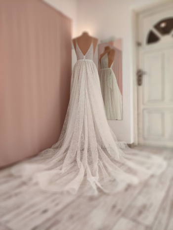Suknia ślubna Louise - suknia z przepiękną brokatową tkaniną - zdjęcie 1