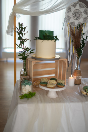 Poczta tortowa.Słodkości z dowozem - torty weselne i słodkie stoły, Tort weselny Częstochowa