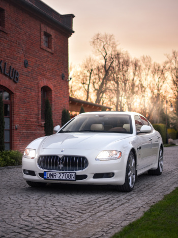 Białe Maserati Quattroporte S, Mercedes S-Klasse AMG Long, Samochód, auto do ślubu, limuzyna Kowary
