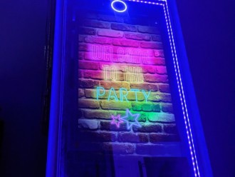 Fotolustro, bańki,napis LOVE, neony, candy bar,  Poznań