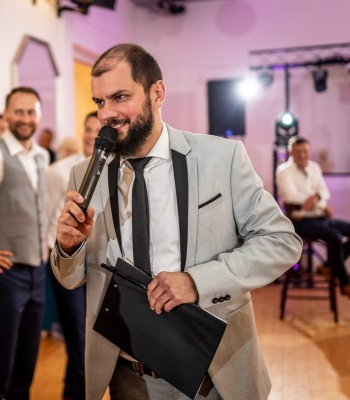 DJ MAJKEL - MAGICZNE CHWILĘ ZACZYNAJĄ SIĘ OD MUZYKI, DJ na wesele Tuszyn