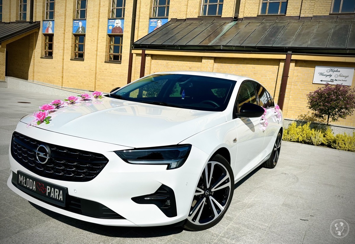 Biały Opel Insignia 230KM | Auto do ślubu Płock, mazowieckie - zdjęcie 1