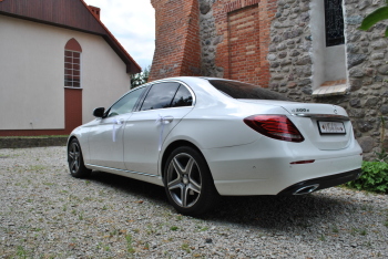 Mercedes E klasa: Biały, Czarny - do ślubu, Samochód, auto do ślubu, limuzyna Bytom Odrzański