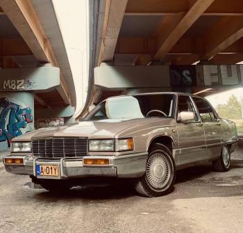 Beżowy Cadillac DeVille 1990r | Auto do ślubu Warszawa, mazowieckie