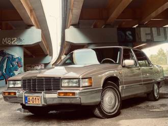 Beżowy Cadillac DeVille 1990r | Auto do ślubu Warszawa, mazowieckie