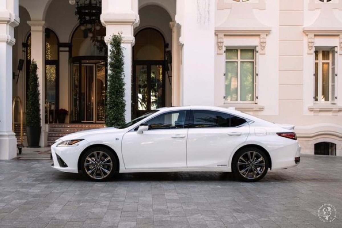 Biały, elegancki Lexus do ślubu i na imprezy okolicznościowe | Auto do ślubu Leszno, wielkopolskie - zdjęcie 1