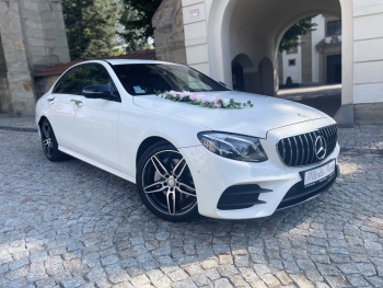 Biały Mercedes E klasa AMG 2018 | Auto do ślubu Nowy Wiśnicz, małopolskie