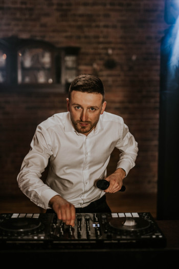 DJ Fabian Niewiedział DJ/KONFERANSJER, DJ na wesele Iłowa