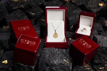 Unikatowa na skalę światową biżuteria z samorodkami złota (obrączki), Obrączki ślubne, biżuteria Pajęczno