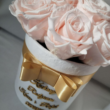 Flower Box z 13 oryginalnych wiecznych róż z personalizowanym napisem - zdjęcie 1