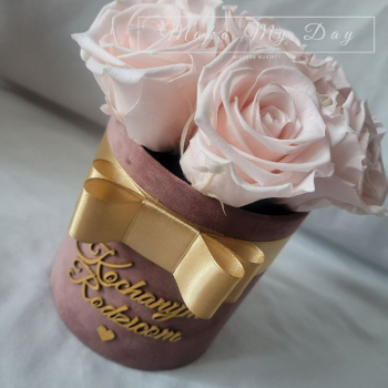 Flower box z 6 wiecznych roż ze standardowym napisem - zdjęcie 1