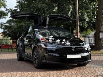 Czarna Tesla X plaid | Auto do ślubu Warszawa, mazowieckie