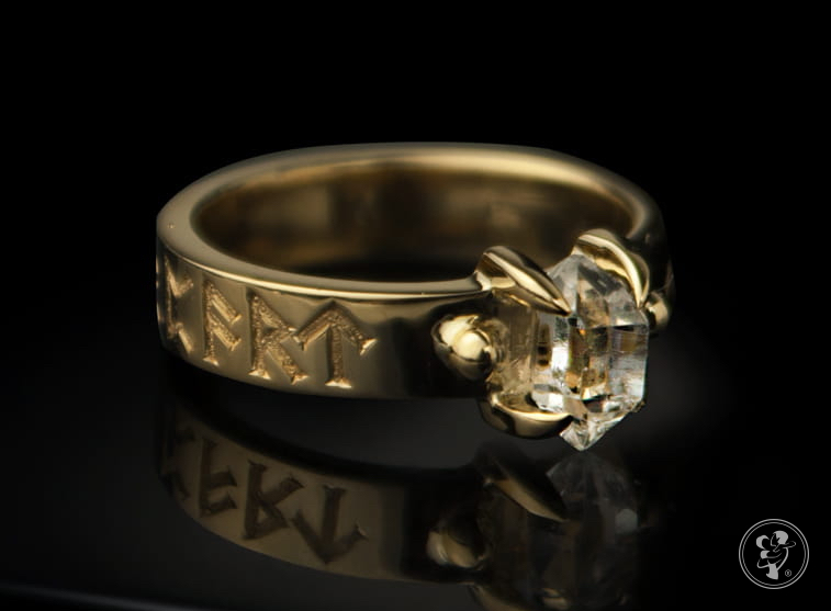 DIAMENTOWY PIERŚCIONEK Z RUNAMI | TYVODAR.COM - zdjęcie 1