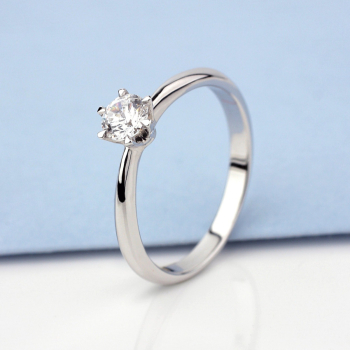 Klasyczny pierścionek zaręczynowy z diamentem - zdjęcie 1
