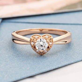 Diamentowy pierścionek zaręczynowy w kształcie serca - zdjęcie 1