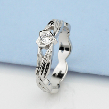 Pierścionek zaręczynowy serce z diamentem - zdjęcie 1
