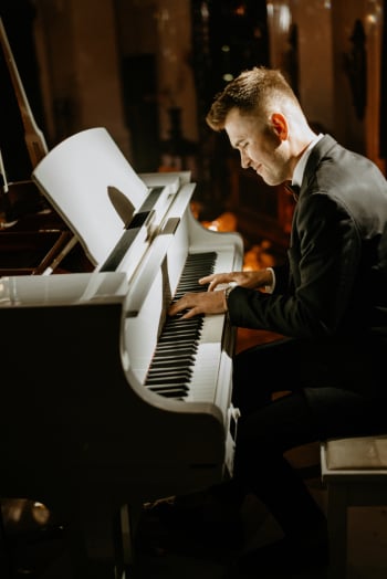 Roman_pianist | Oprawa muzyczna ślubu Gdańsk, pomorskie