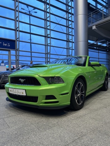Zielony Ford Mustang Cabrio | Auto do ślubu Poznań, wielkopolskie