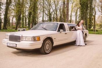 Biała limuzyna Lincoln Town Car | Auto do ślubu Zielona Góra, lubuskie