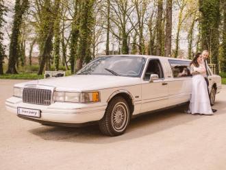 Biała limuzyna Lincoln Town Car | Auto do ślubu Zielona Góra, lubuskie