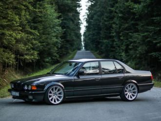 Czarne BMW e32 V8 seria 7 | Auto do ślubu Kolbuszowa, podkarpackie