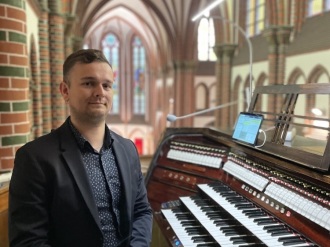 Organista Bartosz Więckowski | Oprawa muzyczna ślubu Smolec, dolnośląskie